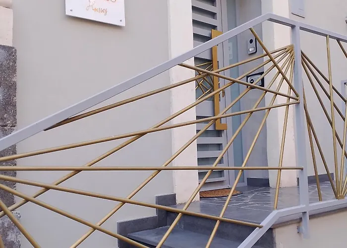 Liborio Homes * Katánie